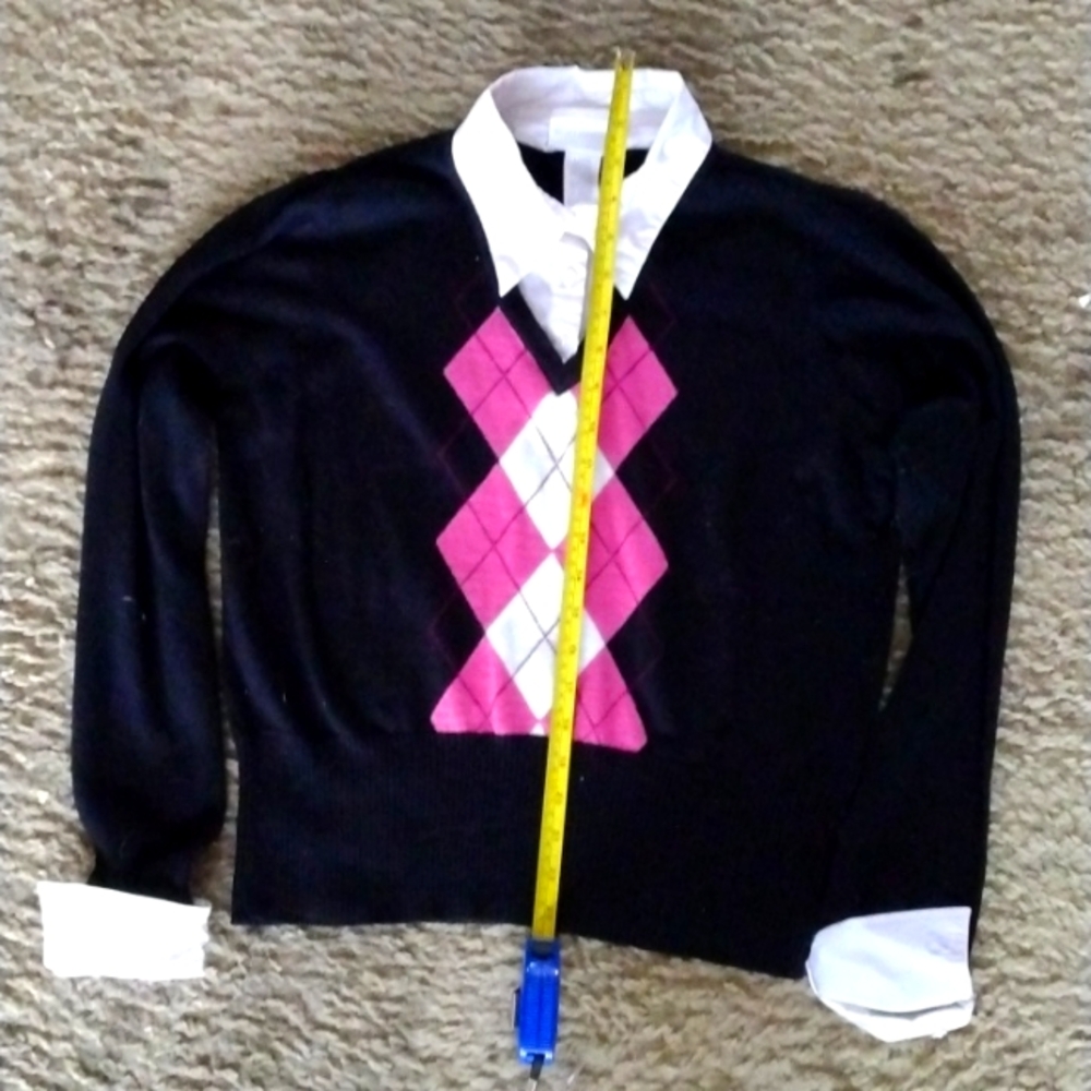 Fitted argyle print sweater size large